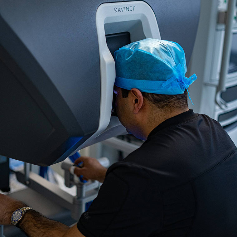 Dr. Alejandro Lopez, Robotic-Assisted Surgery — Da Vinci