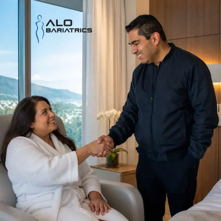 Dr. Alejandro López with a bariatric surgery patient